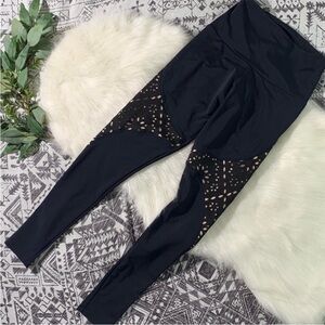 ONZIE Flow laser cut yoga leggings. Size XS